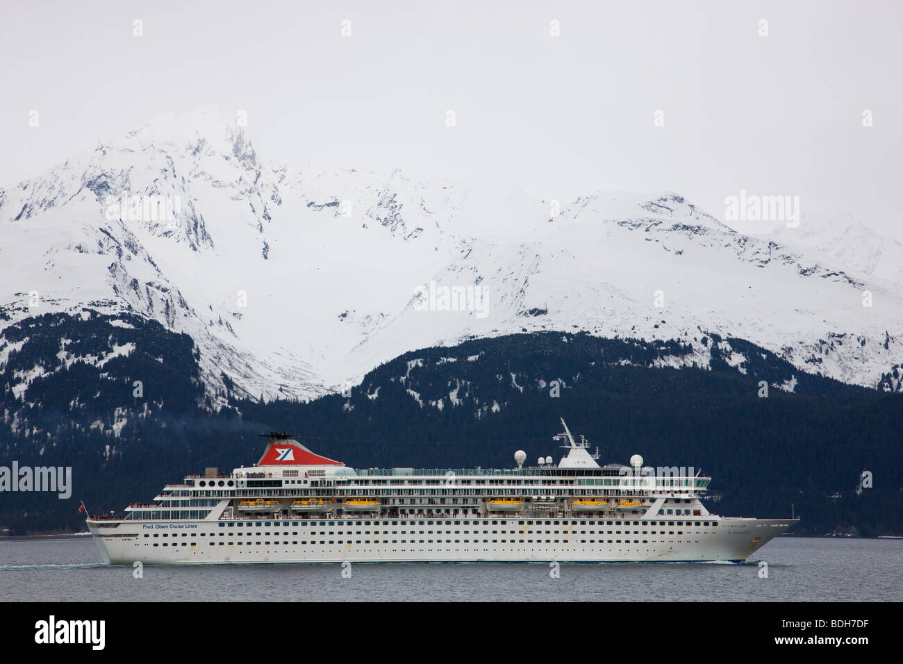 Der Fred Olsen Cruise Lines Schiff Balmoral Seward, Alaska zu verlassen. Stockfoto
