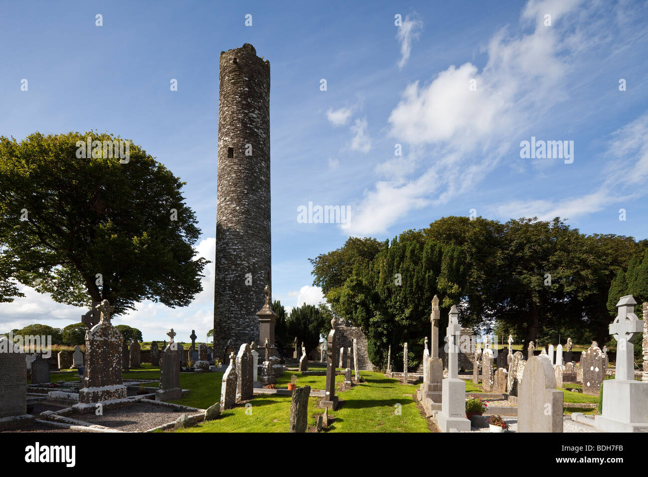 runder Turm, Klosters Monasterboice, Irland Stockfoto