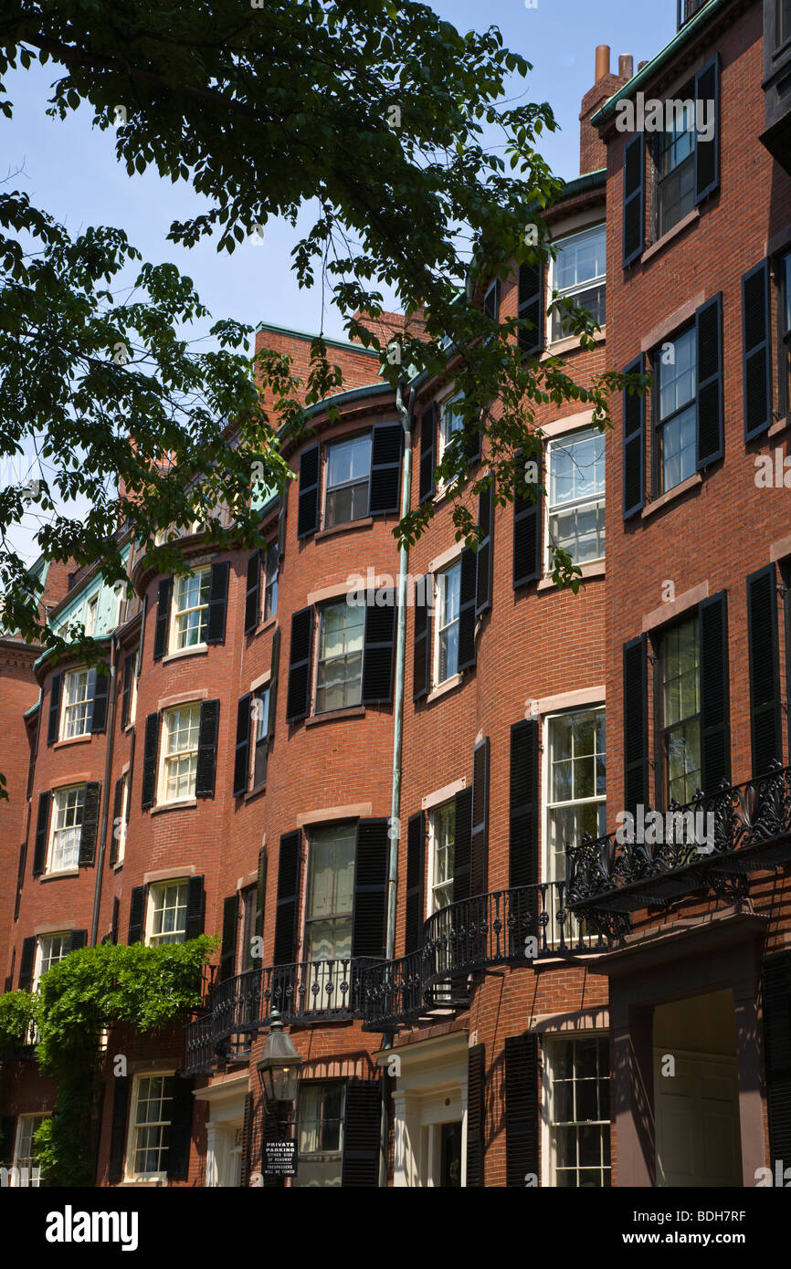 Klassische Backstein-Häuser der reichen Gnade LOUISBURG SQUARE auf BEACON HILL - BOSTON, MASSACHUSETTS Stockfoto