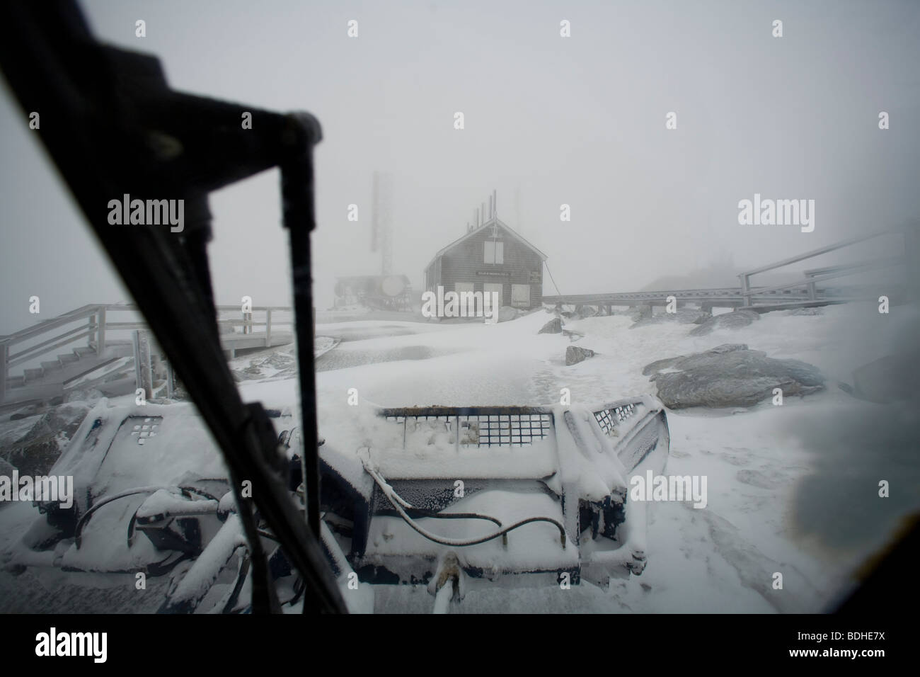 Pistenraupe steigt die Strasse bis zum Gipfel des Mt. Washington in den White Mountains in New Hampshire. Stockfoto