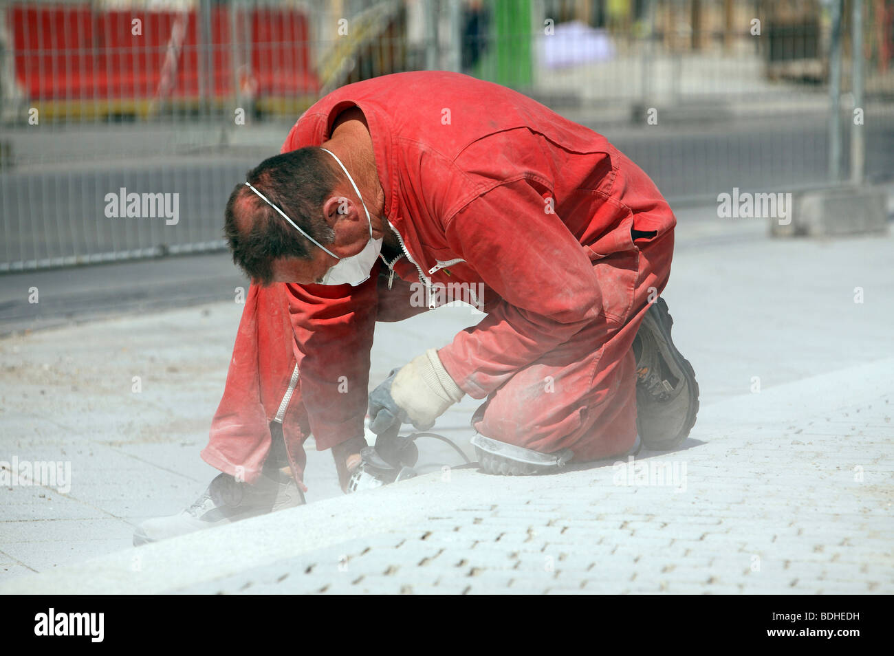 Blue-Collar Worker schneiden Fertiger, Frankreich Stockfoto