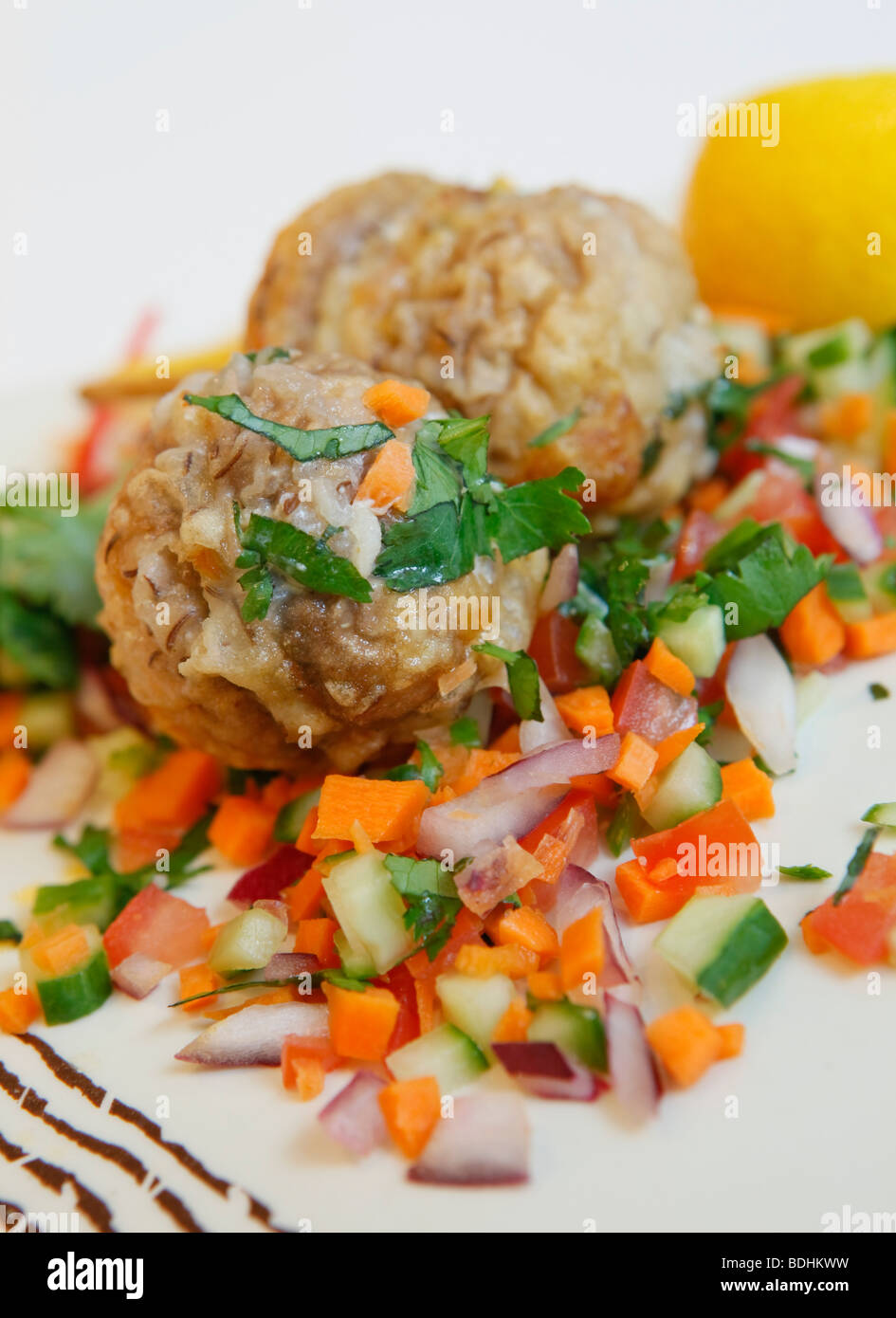 Shimla Pinks Indian Restaurant, ist Essen, Pilzen und Salat Stockfoto