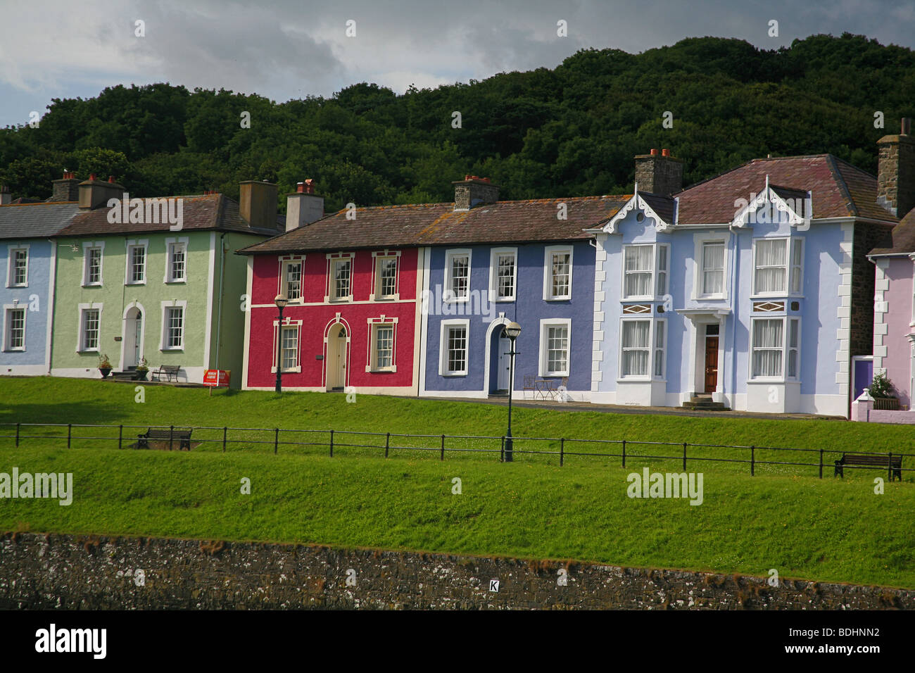 Bunte Häuser und Hütten in Aberaeron, Ceredigion, West Wales, UK Stockfoto