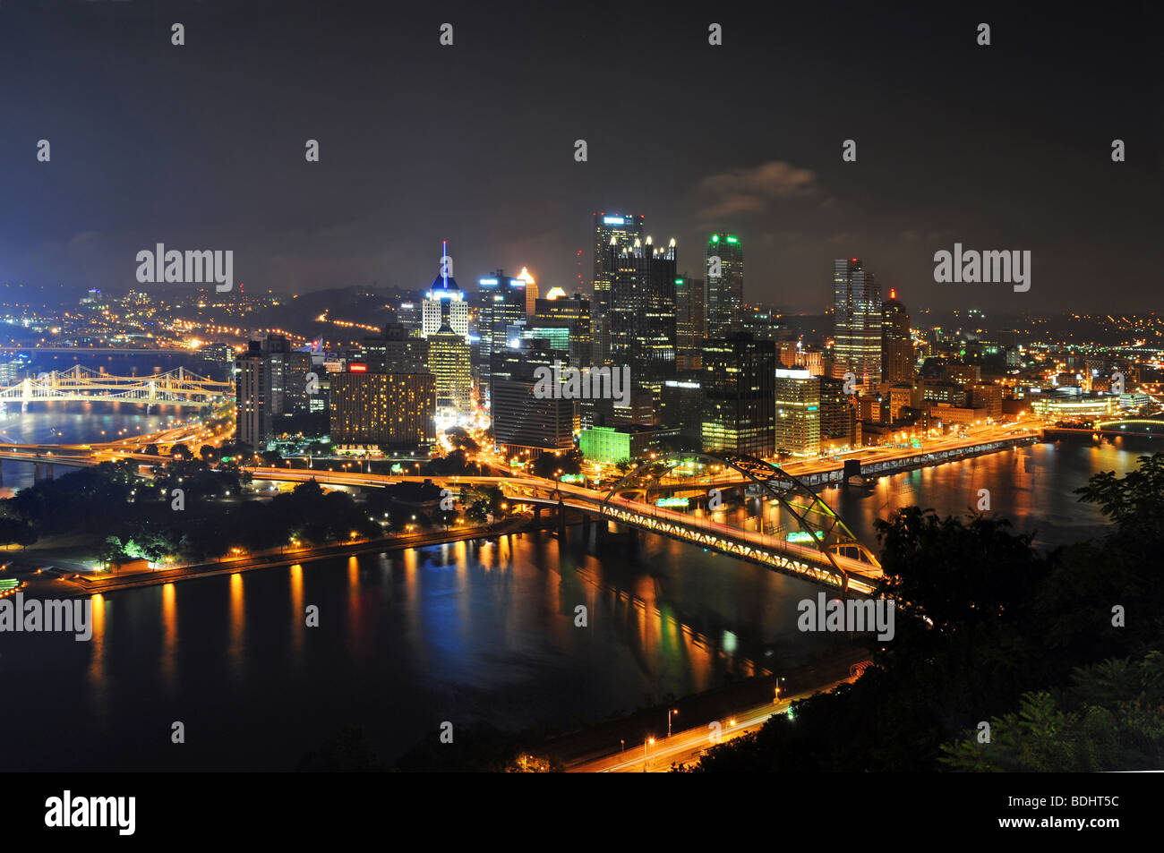 Pittsburgh Skyline bei Nacht von der Duquesne Incline betrachtet Stockfoto
