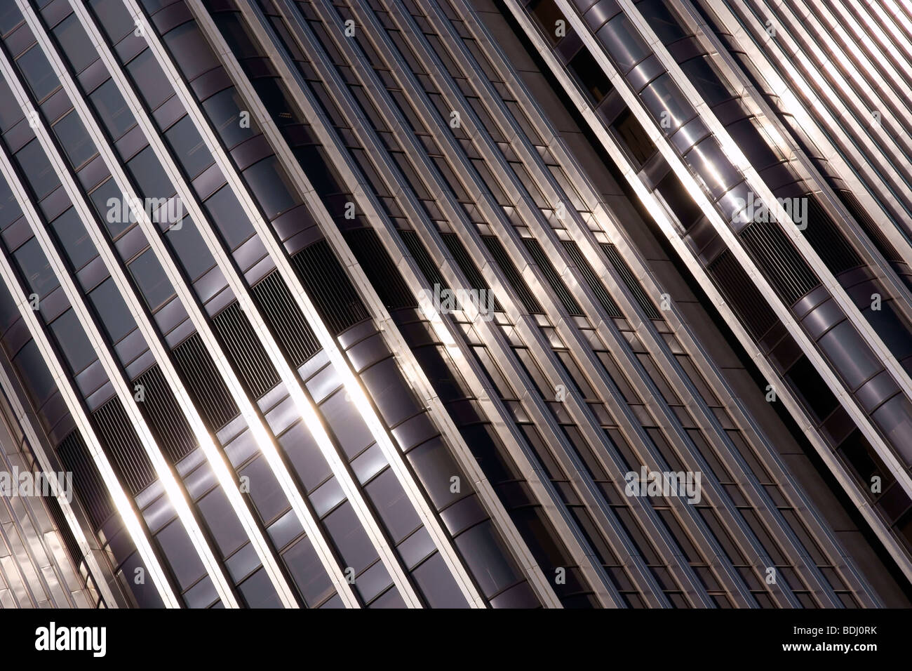 Details der Fassade des Tower 42, ehemals Der Natwest Tower, im Londoner Finanzviertel Stockfoto