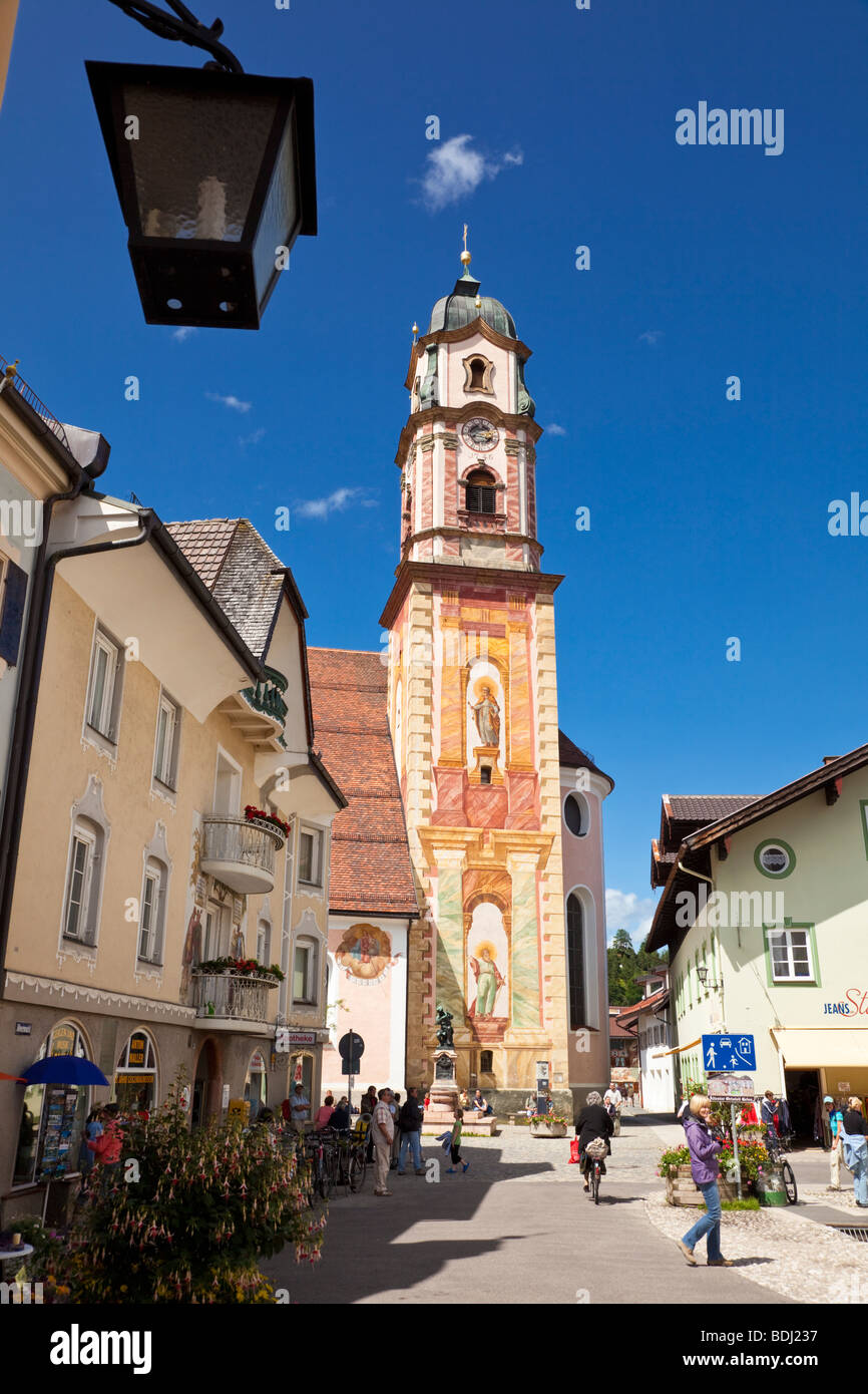 Historic gemalt, Kirche des Heiligen Petrus und Paulus in Mittenwald, Bayerische Alpen, Deutschland, Europa Stockfoto