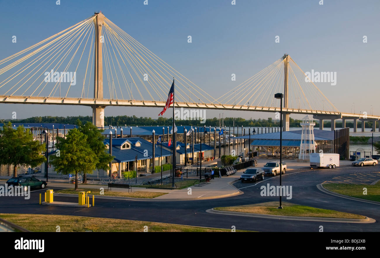 Die Clark Bridge oder Super-Brücke an der Alton Marina in Alton, Illinois Stockfoto