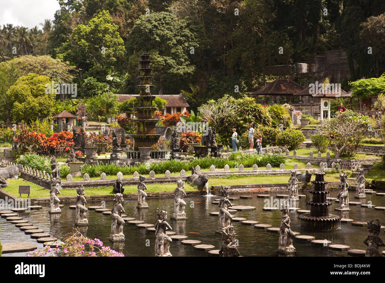 Indonesien, Bali, Tirta Gangga Wasser Schlossgarten, Mahabharata Teich und Brunnen Nawa Sanga Stockfoto