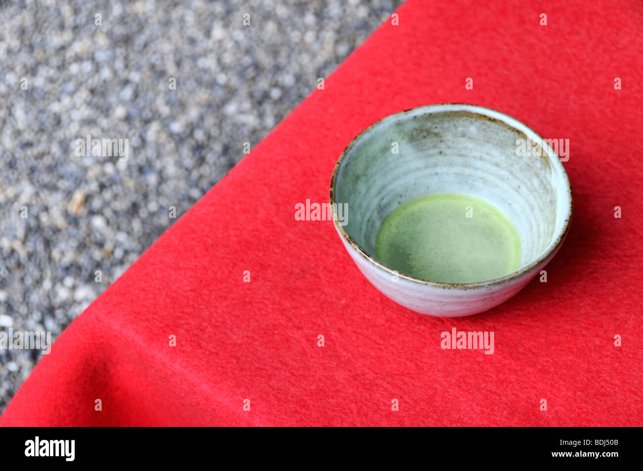 Grüner Tee auf einer Bank, Kyoto, Japan Stockfoto