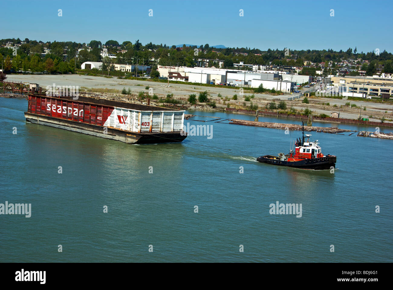 Seaspan Schlepper Abschleppen leere Barge Fraser River Stockfoto