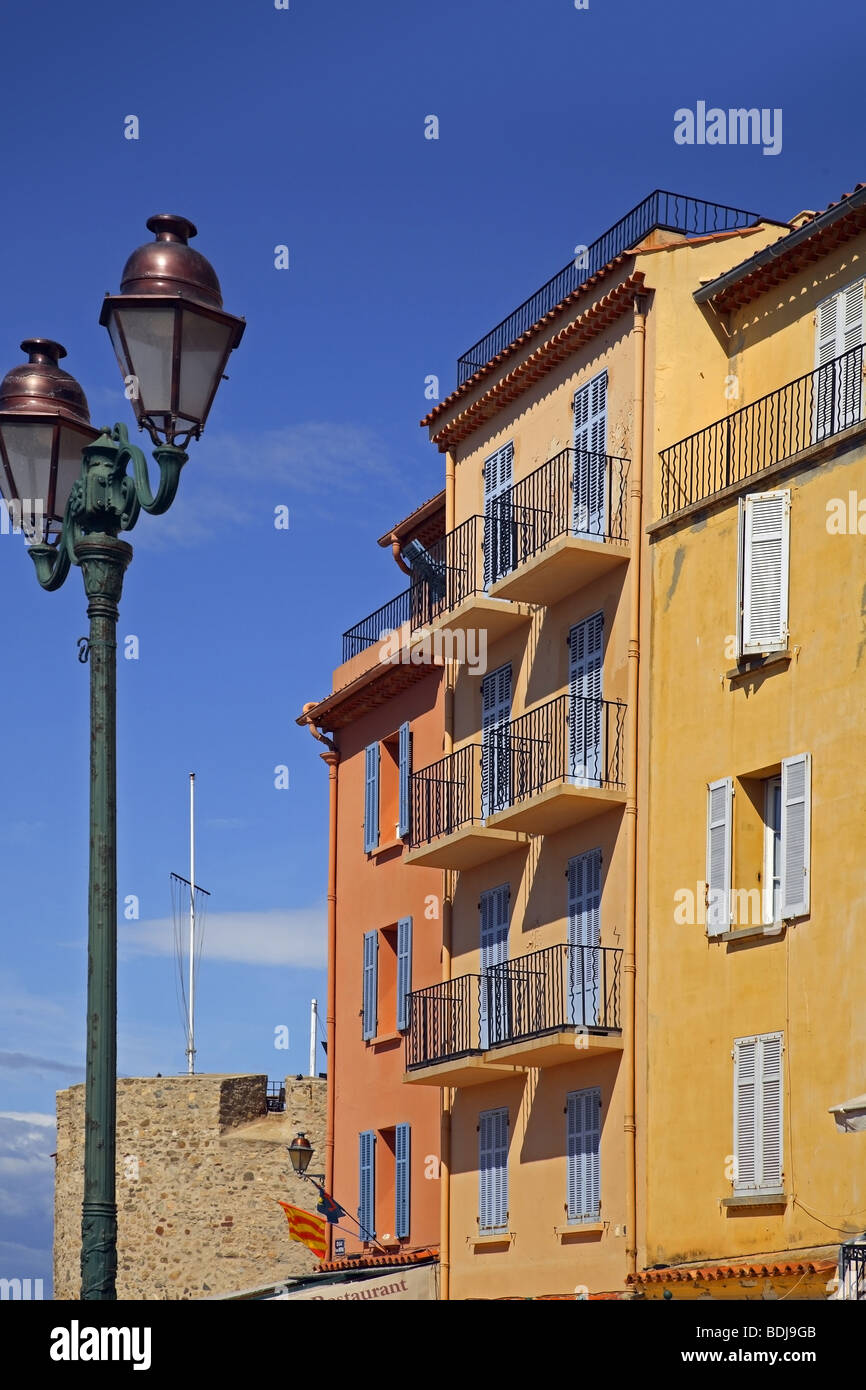 Bunte Häuser in St. Tropez, Südfrankreich Stockfoto