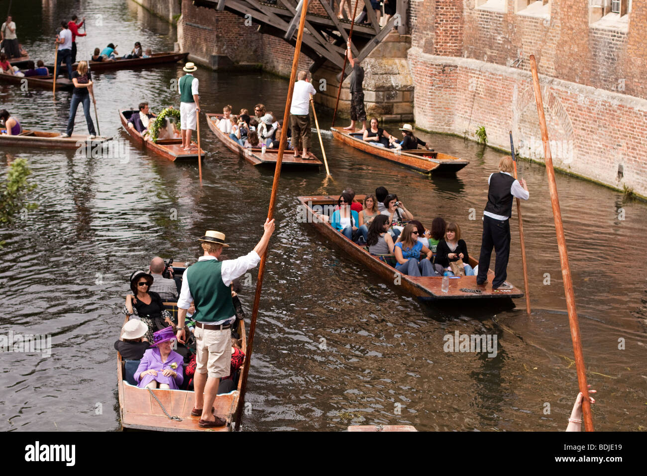 Punting Staus auf dem Fluss Cam in Cambridge Stockfoto