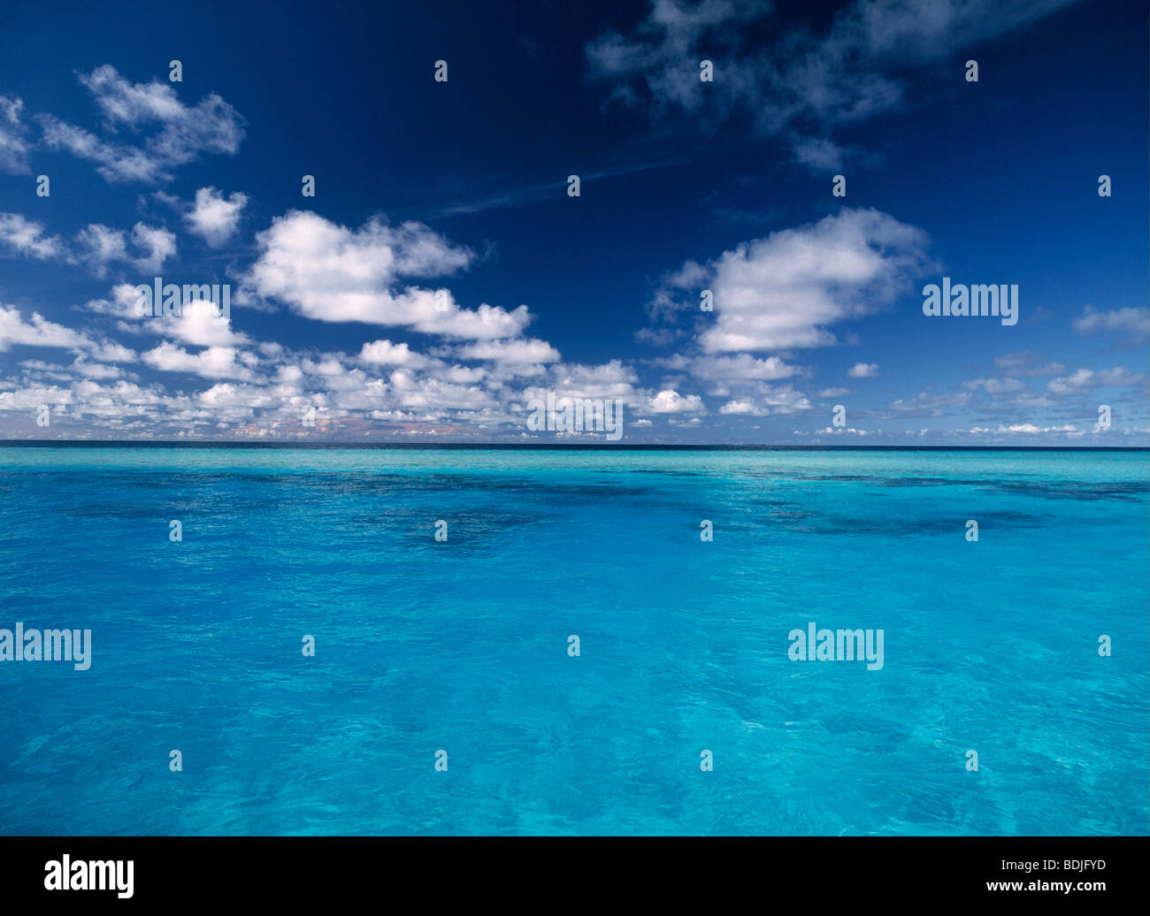 Tropical Seascape, Meer & blauer Himmel Stockfoto