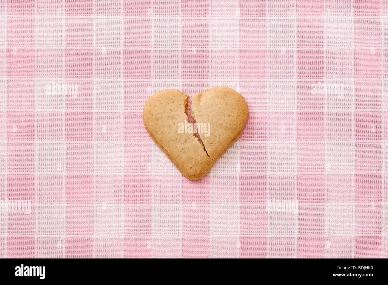 Broken Heart-shaped Cookie Stockfoto