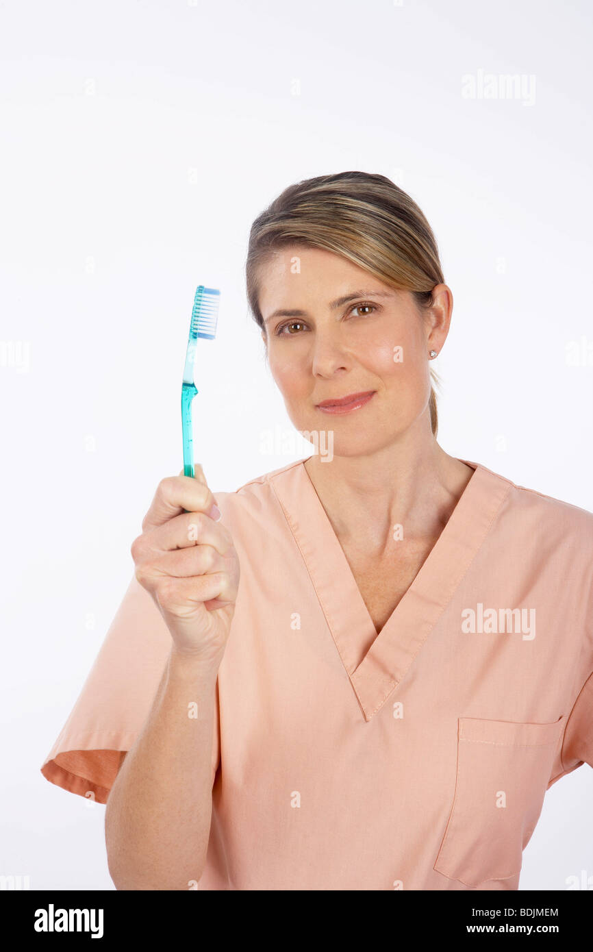 Zahnarzthelferin mit Zahnbürste Stockfoto