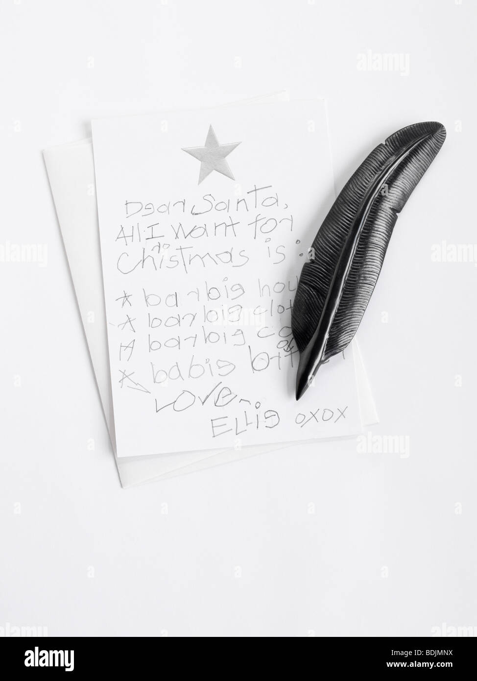 Brief an den Weihnachtsmann mit einer Feder geformt, Bleistift Stockfoto