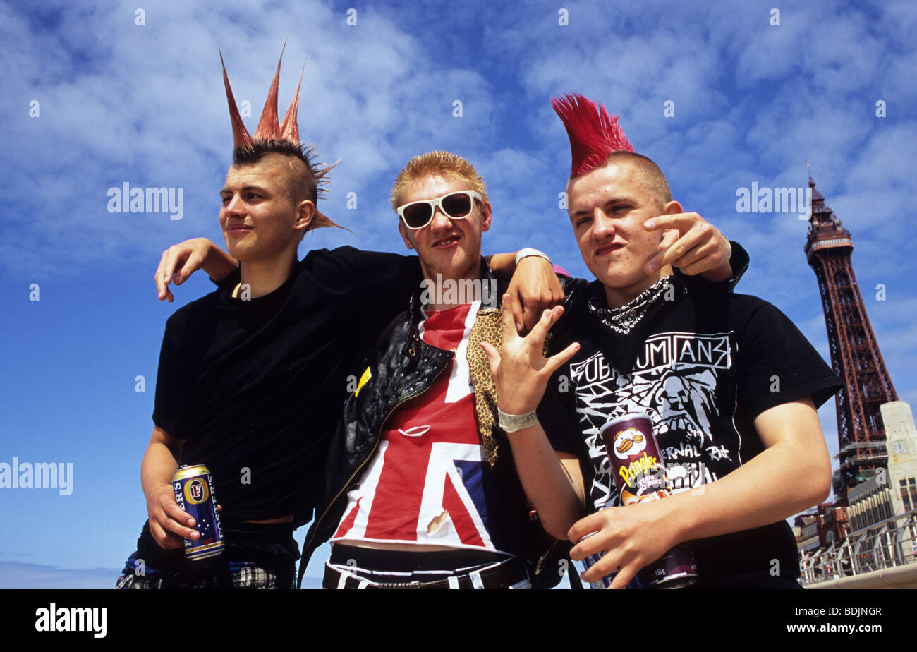 Drei Punks, die Teilnahme an der Rebellion Festival In Blackpool Stockfoto
