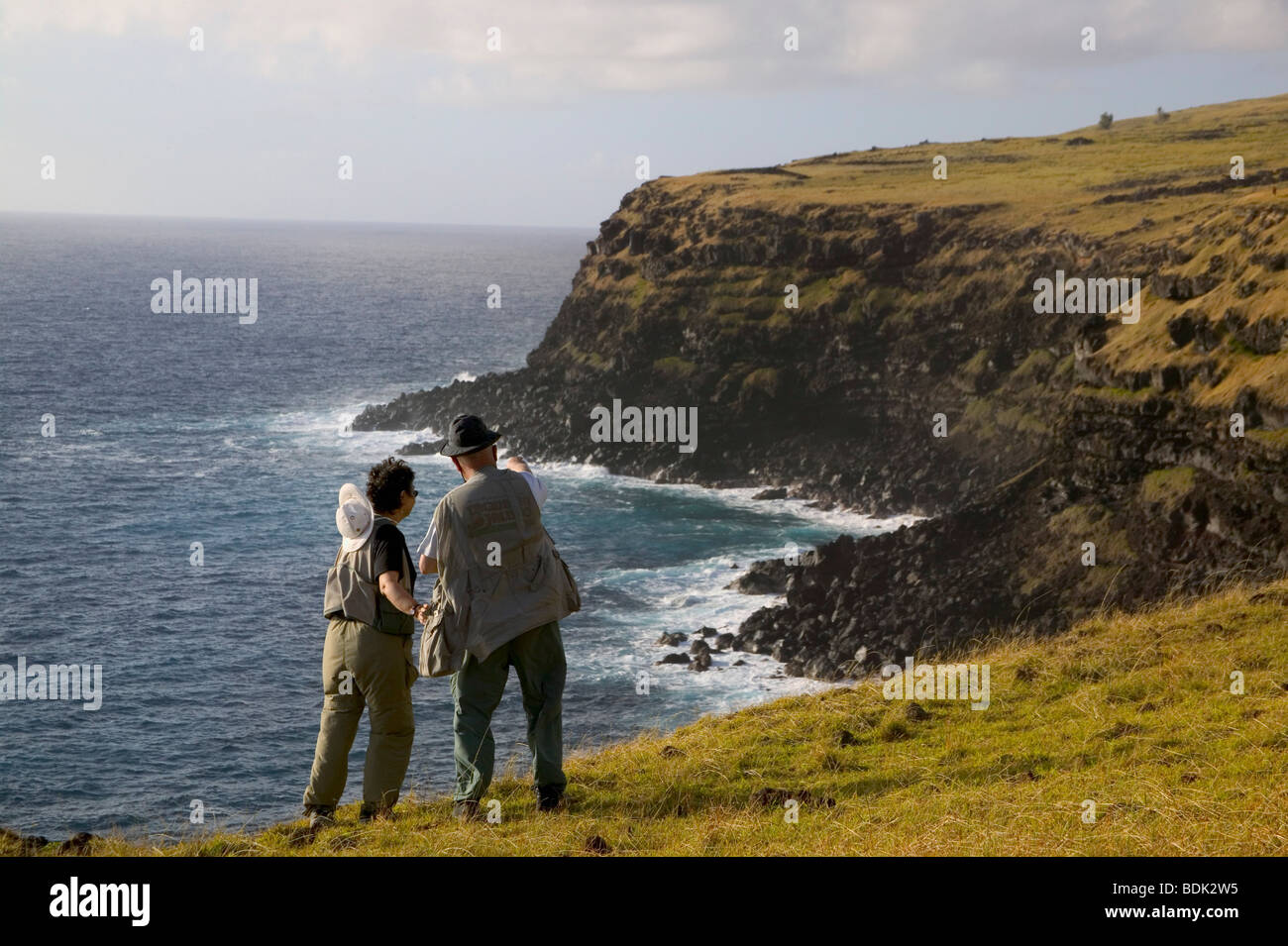 Westliche Reisende am Strand, Osterinsel, Chile Stockfoto