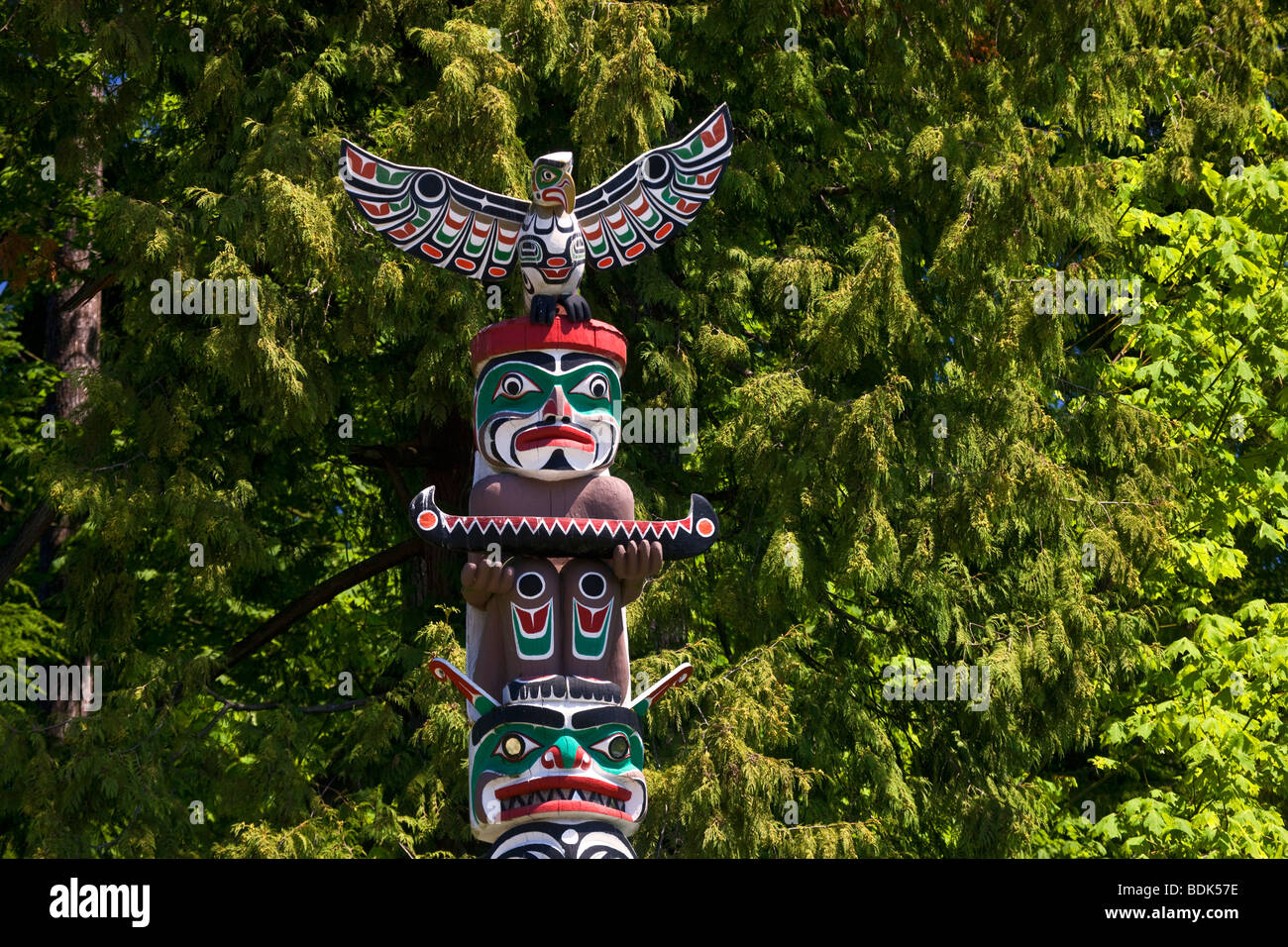Totempfähle im Stanley Park, Vancouver, Britisch-Kolumbien, Kanada. Stockfoto