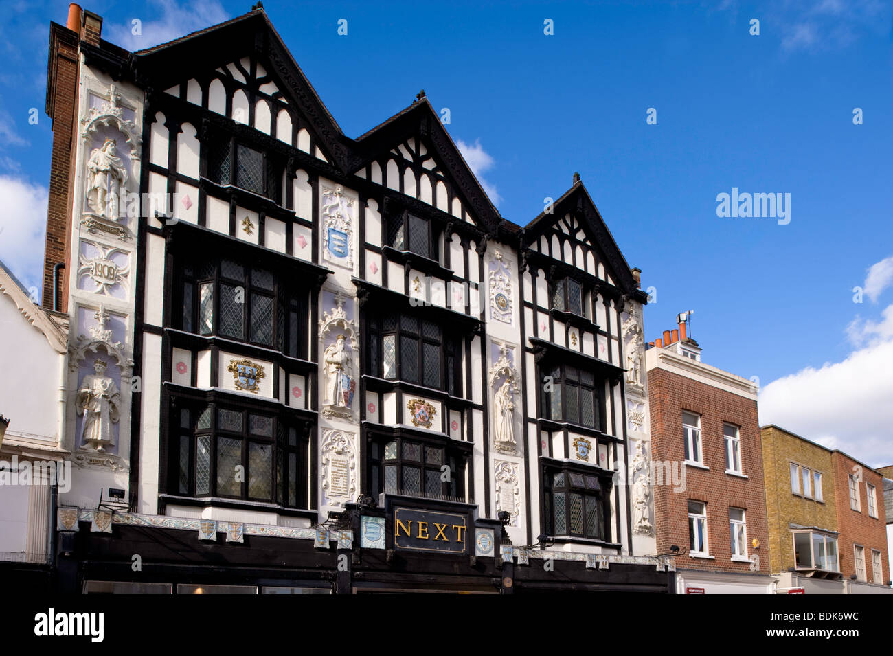 Historischen Tudor-Stilhaus mit Blick auf Markt Platz, Kingston upon Thames, Surrey, Vereinigtes Königreich Stockfoto