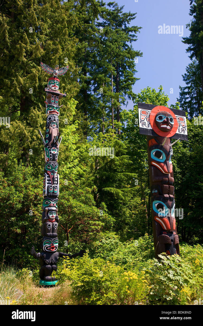 Totempfähle im Stanley Park, Vancouver, Britisch-Kolumbien, Kanada. Stockfoto