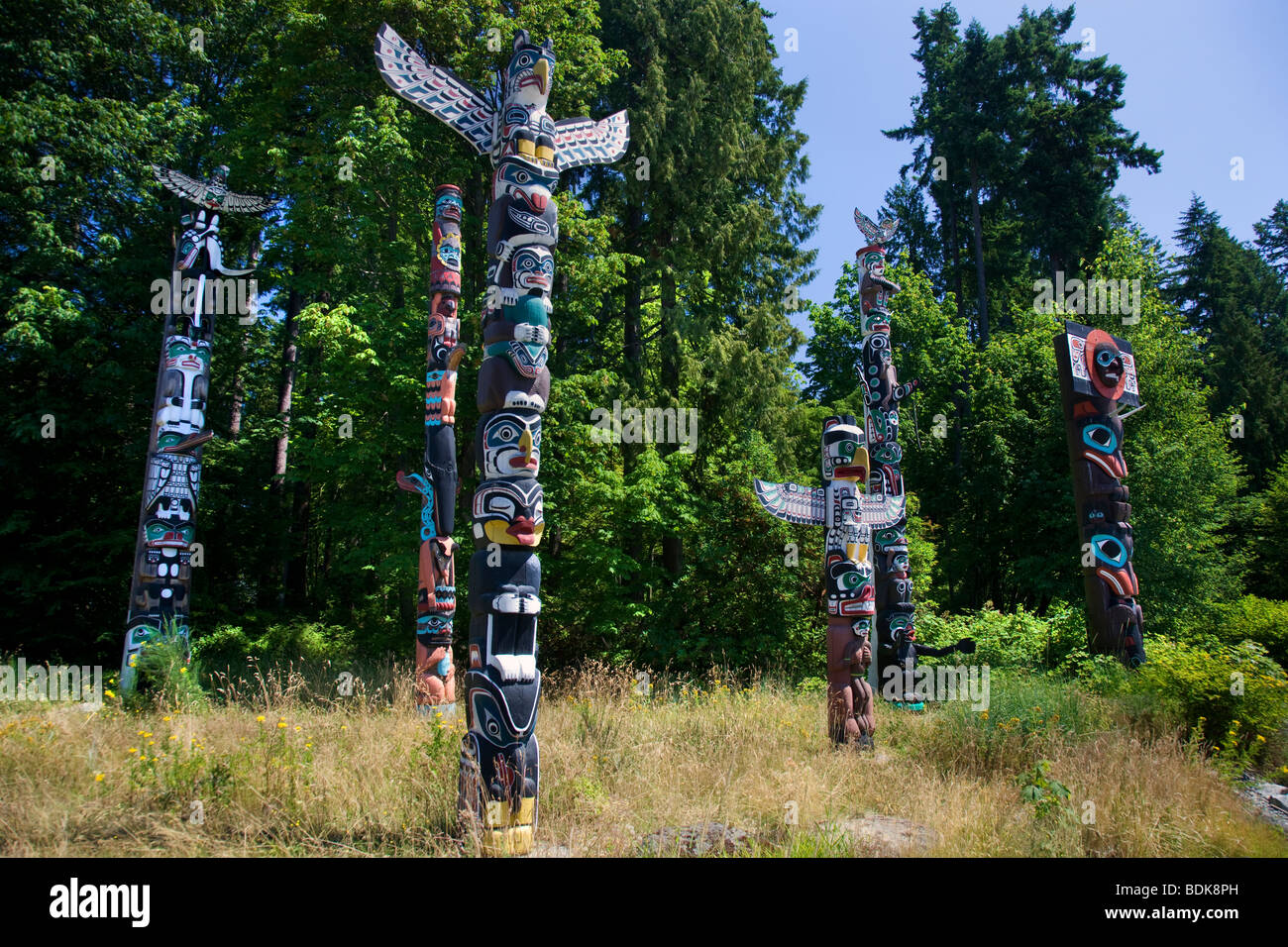 Totempfähle im Stanley Park, Vancouver, Britisch-Kolumbien, Kanada. Stockfoto