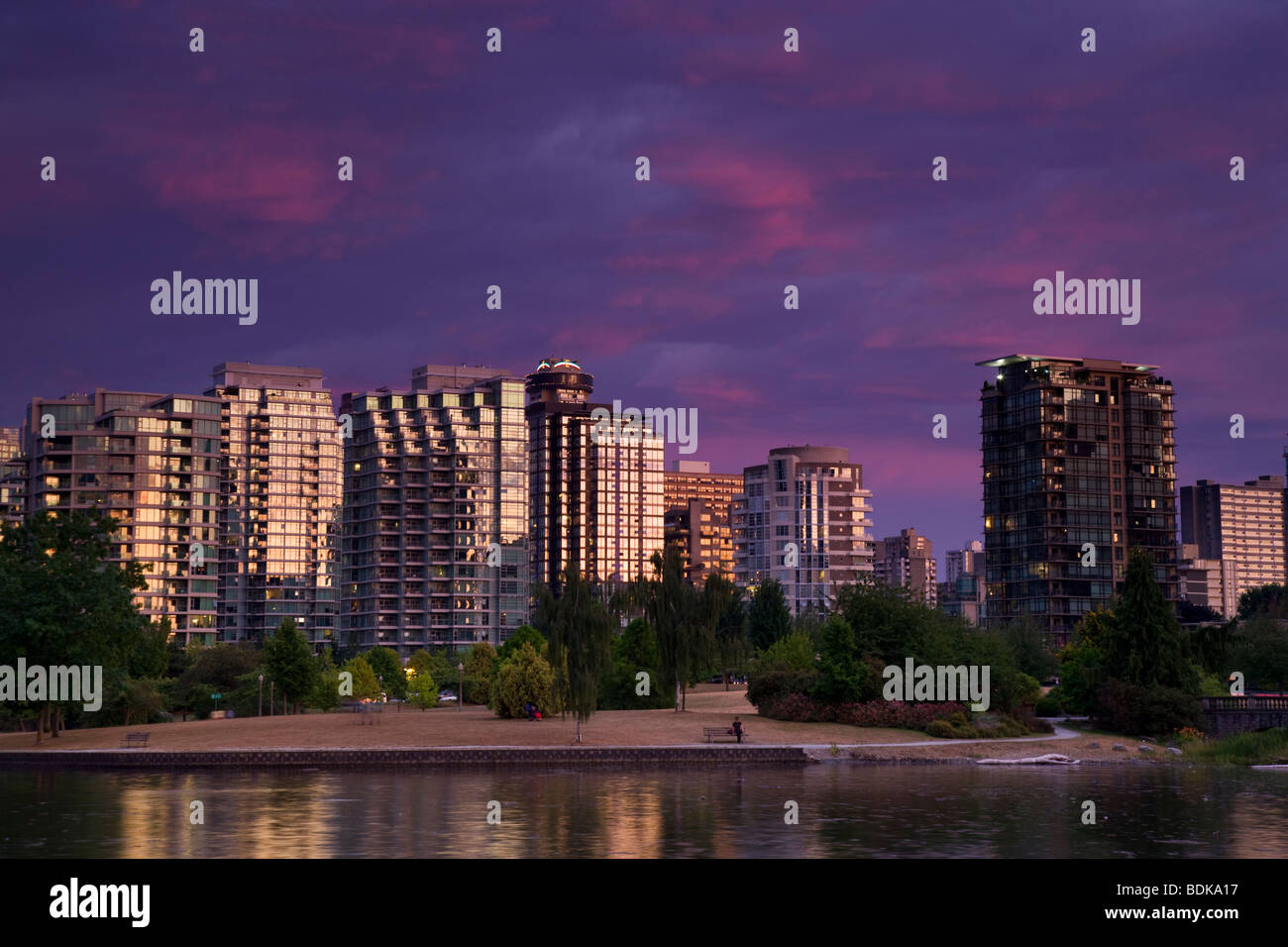 Downtown Vancouver und Coal Harbour bei Sonnenuntergang, Vancouver, Britisch-Kolumbien, Kanada. Stockfoto