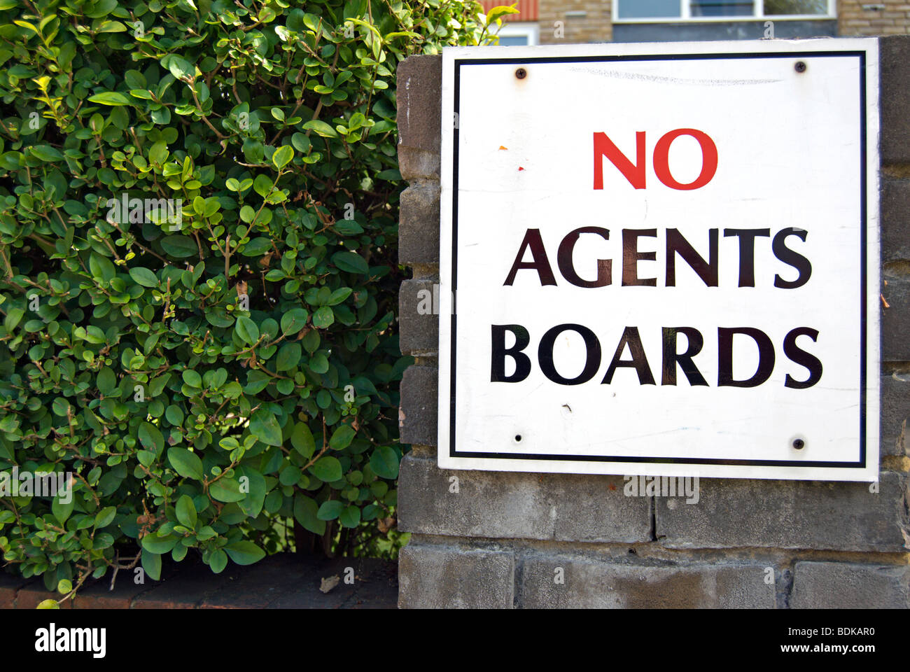 keine Agenten Board melden Sie außen Wohnimmobilien in Twickenham, Middlesex, England, warnt vor zu verkaufen oder Zeichen zu lassen Stockfoto