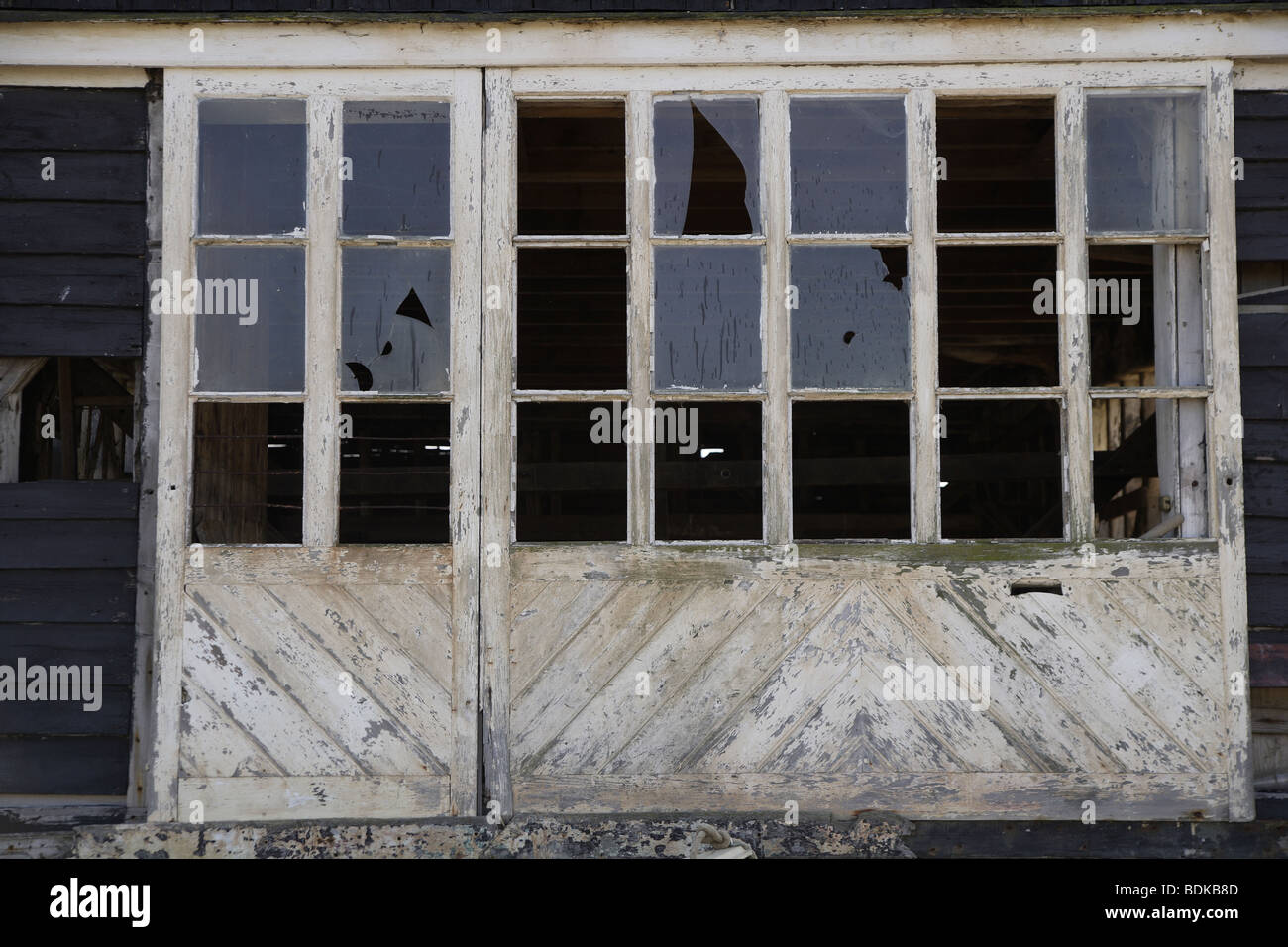 zerbrochenes Glas Windows Verfall alte reparaturbedürftige Stockfoto