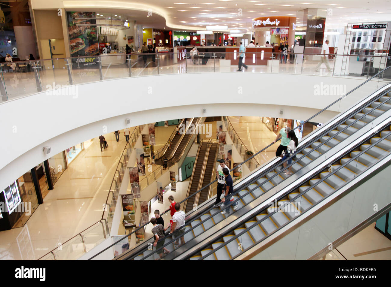 Dubai Mall, die größte Shopping Mall der Welt, in der Downtown Dubai, neuen  Teil der Stadt, Dubai, Vereinigte Arabische Emirate Stockfotografie - Alamy
