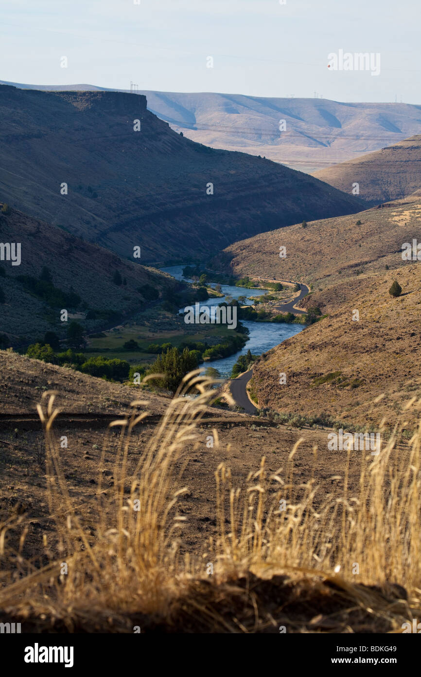 Fluss der Stadt in Zentral-oregon Stockfoto