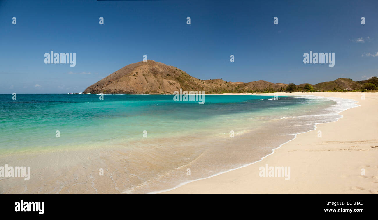 Indonesien, Lombok, South Coast, Mawun Strand, idyllischen türkisfarbenen Meer, panorama Stockfoto