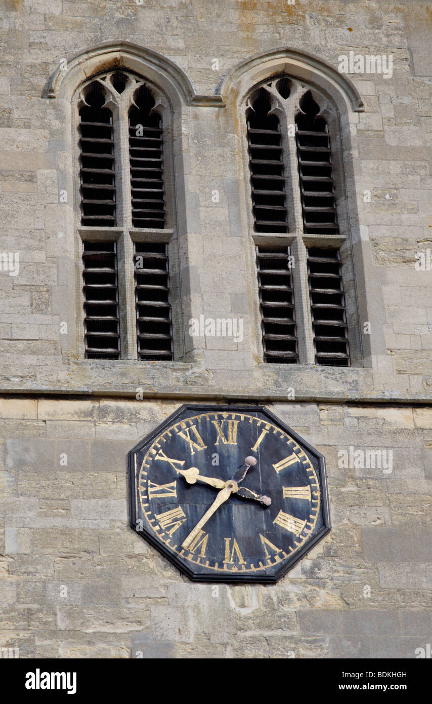 Uhr und Glocke Turm der Kirche, Newport Pagnell, Buckinghamshire, England, UK Stockfoto