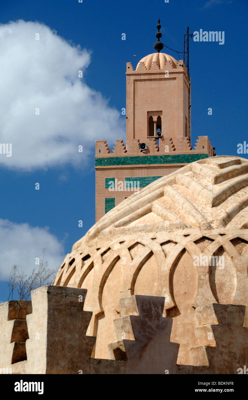 Kuppel der Koubba Ba'adiyn Almoraviden (c12th) Brunnen & Ali Ben Youssef Minarett & Moschee, Marrakesch, Marokko Stockfoto