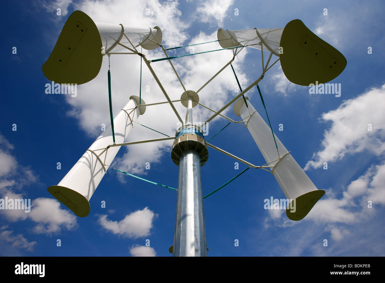 Eine vertikale Achse Windkraftanlage Stockfoto