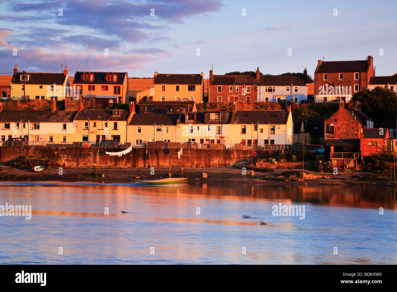 Häuser von Ferryden, Montrose im Abendlicht. Angus, Schottland Stockfoto