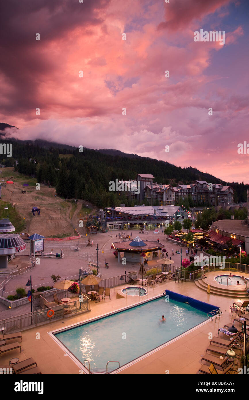 Sonnenuntergang über Whistler Village, Whistler, Britisch-Kolumbien, Kanada. Stockfoto