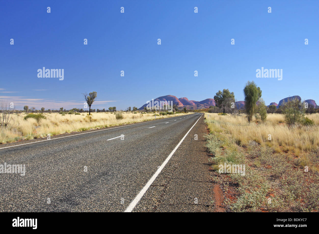 Hitchhiking australia Fotos und Bildmaterial in hoher Auflösung Alamy