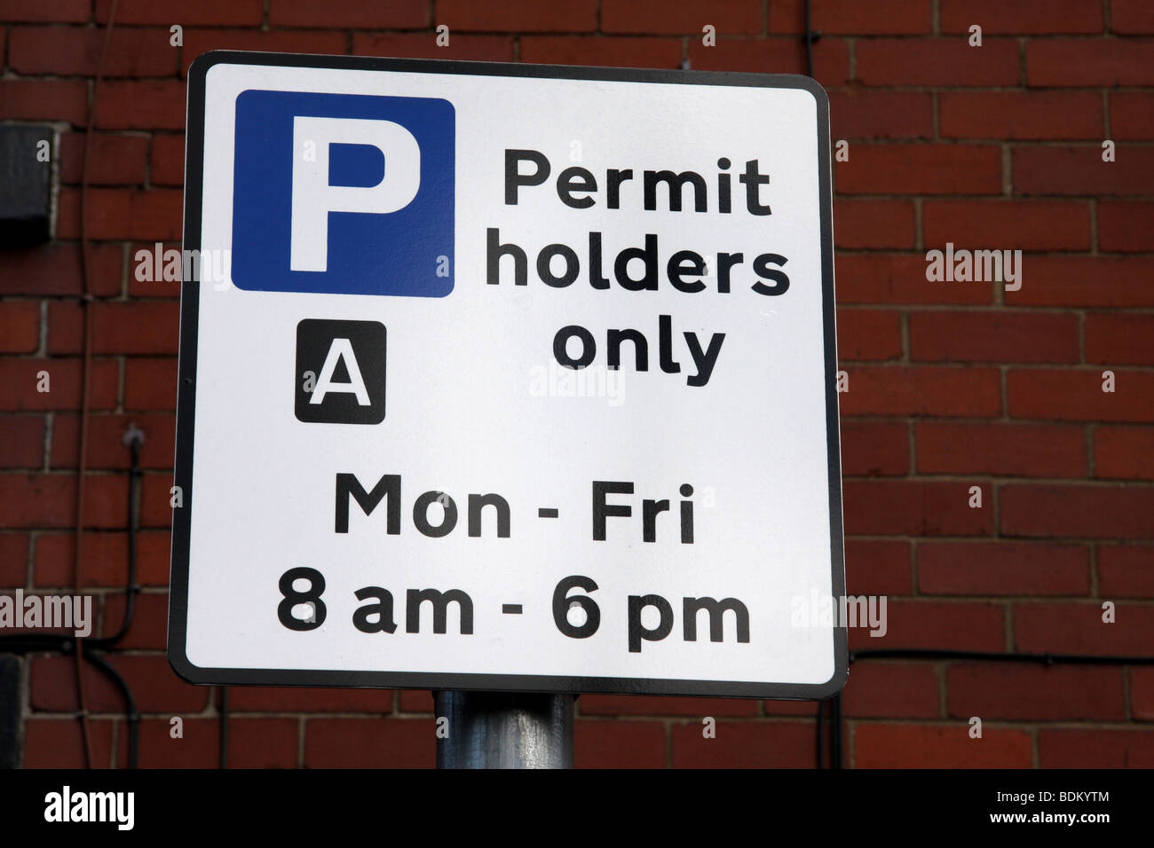 Parkplatz Einschränkung Zeichen Stockfoto