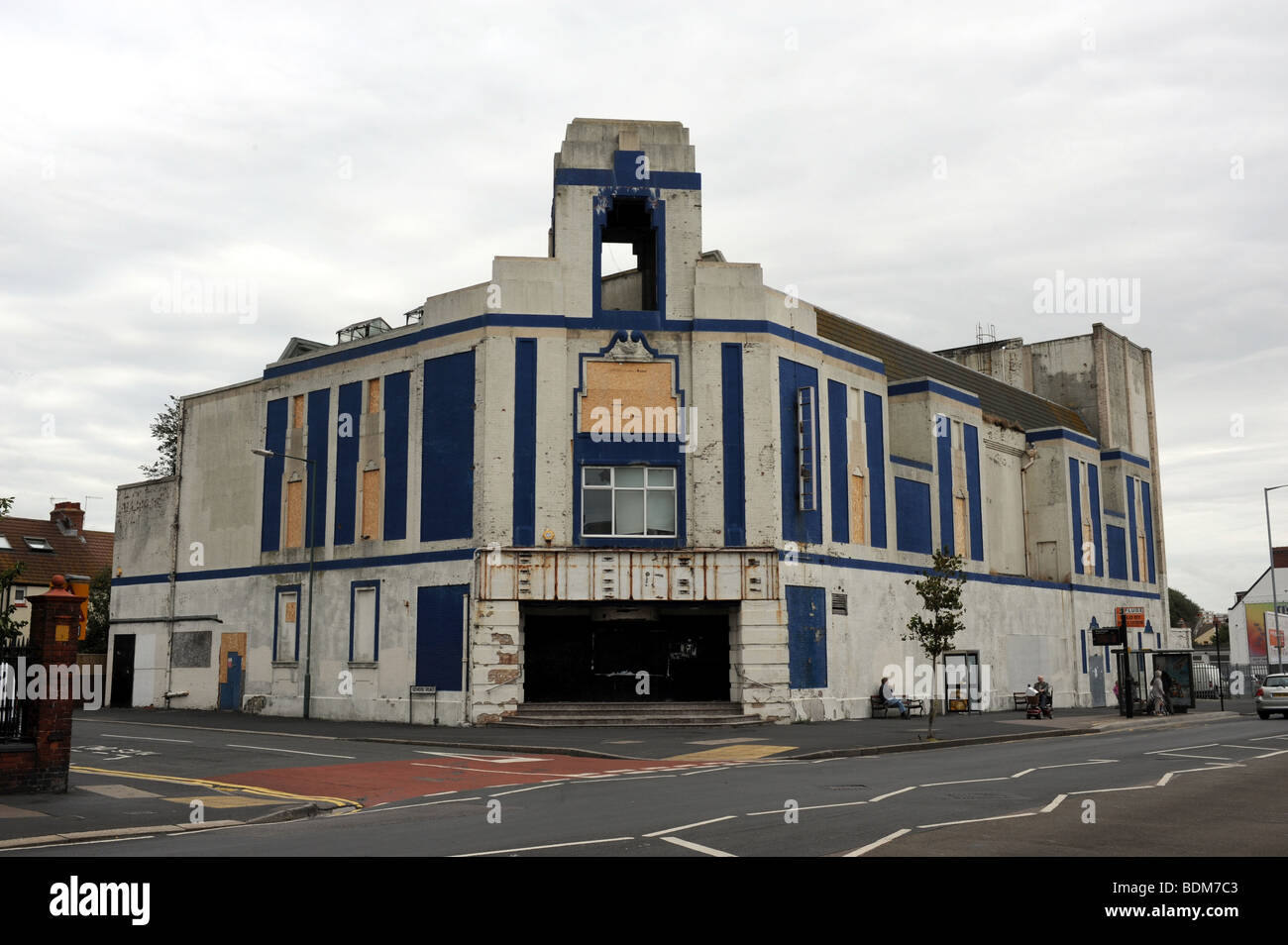 Die ehemaligen Granada Kino und Gala Bingo-Halle leer und verfallen in Portland Straße Hove Brighton zum Verkauf mit Brettern vernagelt Stockfoto