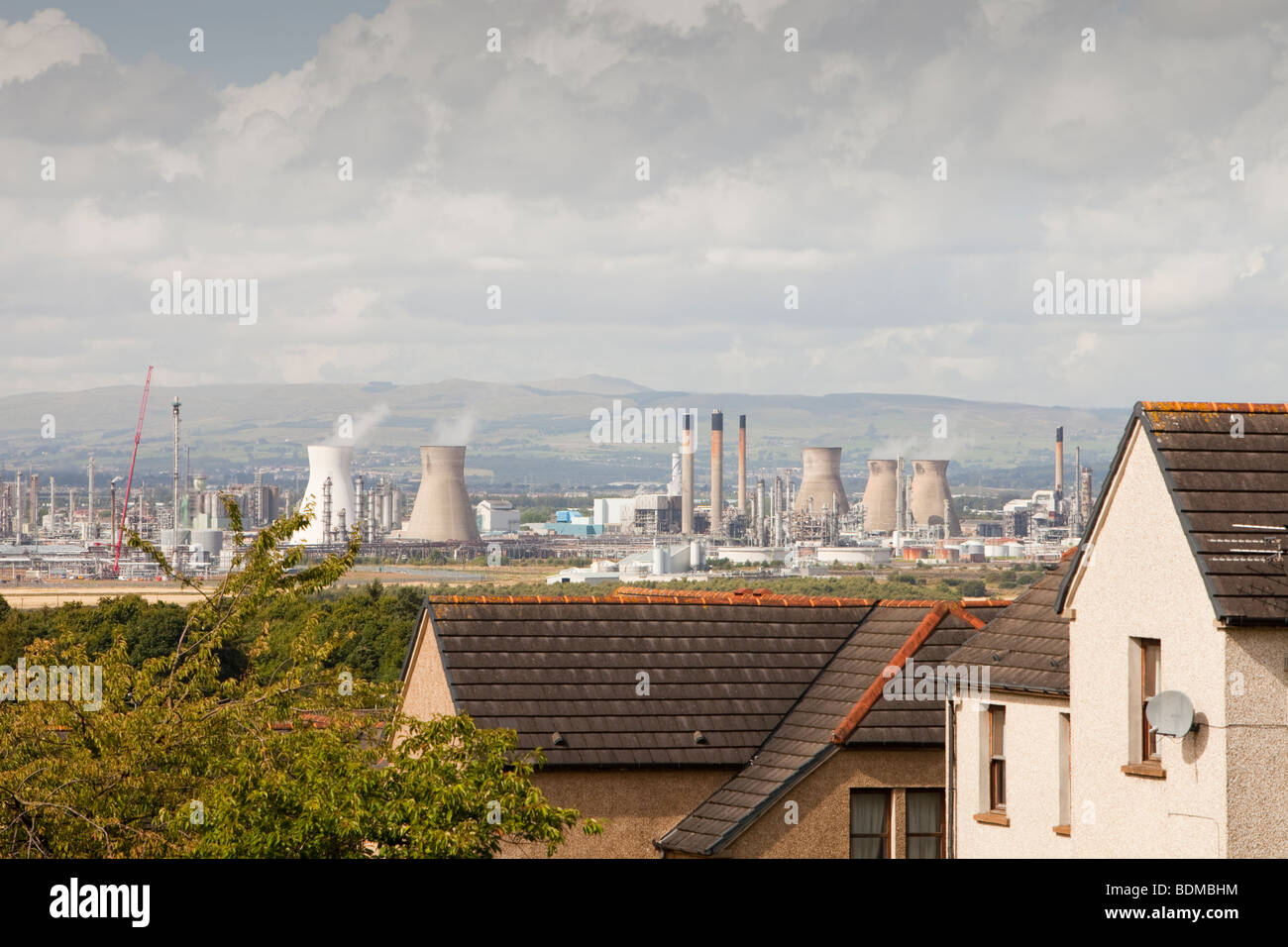 Die Ineos-Öl-Raffinerie in Grangemouth, Schottland, Großbritannien. Die Seite ist verantwortlich für massive C02-Emissionen. Stockfoto