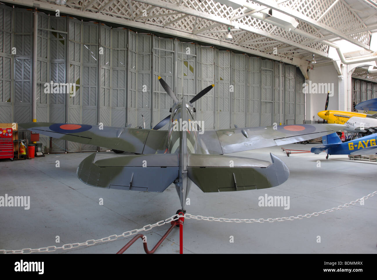 In der Tarnung Lackierung, Dieses schönes Beispiel einer Supermarine Spitfire LF XVIE, eine wirklich legendäre Flugzeuge des zweiten Weltkrieges. Stockfoto