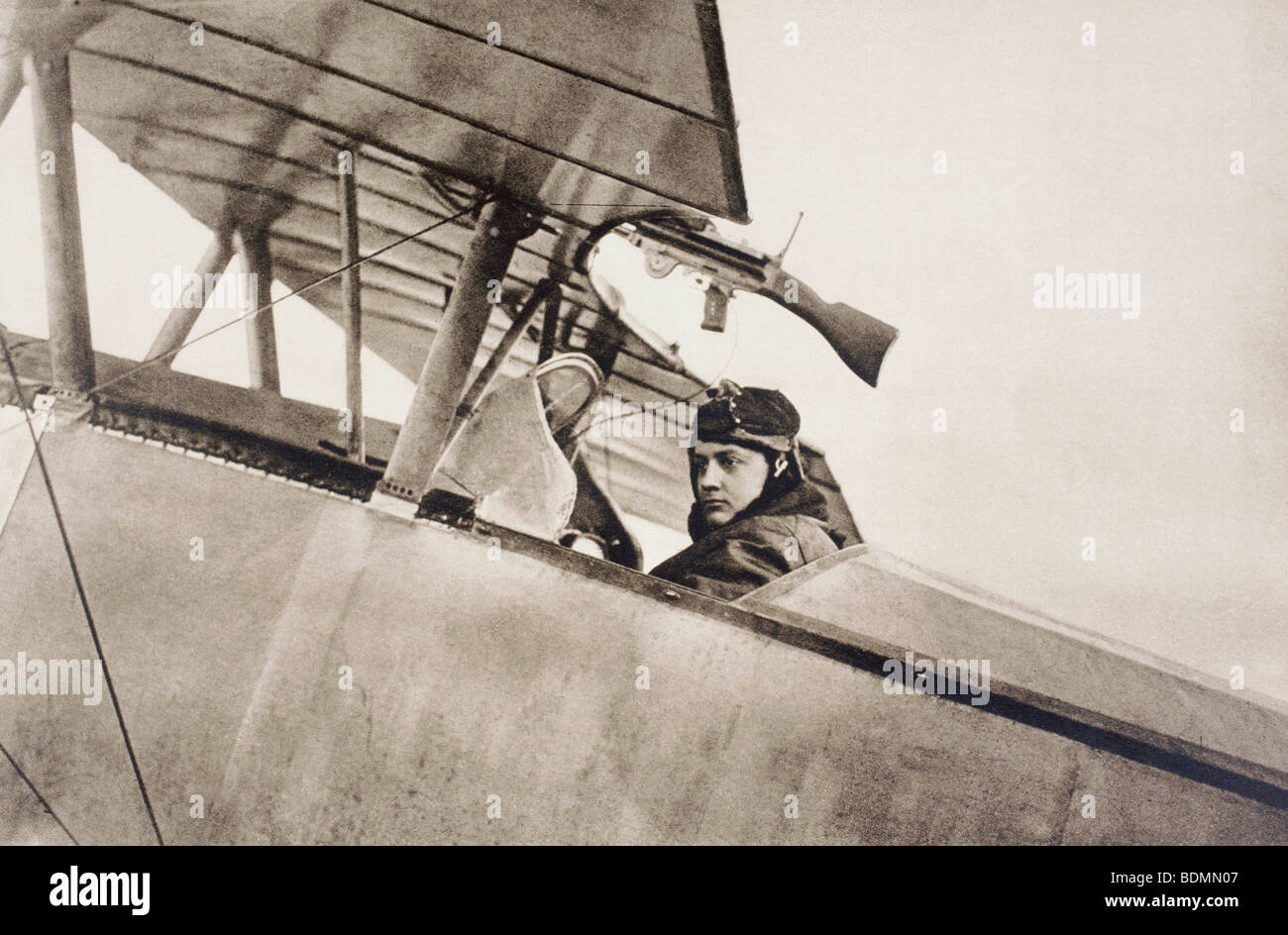 Georges Guynemer, 1894 1917. Französische Weltkrieg Fighter Pilot im Cockpit von nieuport Kampfflugzeug.. Stockfoto
