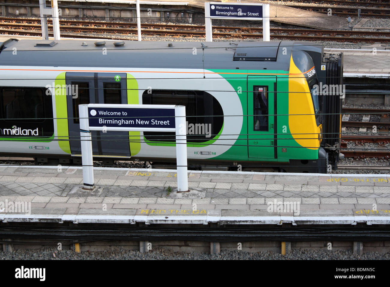 Zug von Birmingham nach London, neue Straße Schiene Station England Stockfoto