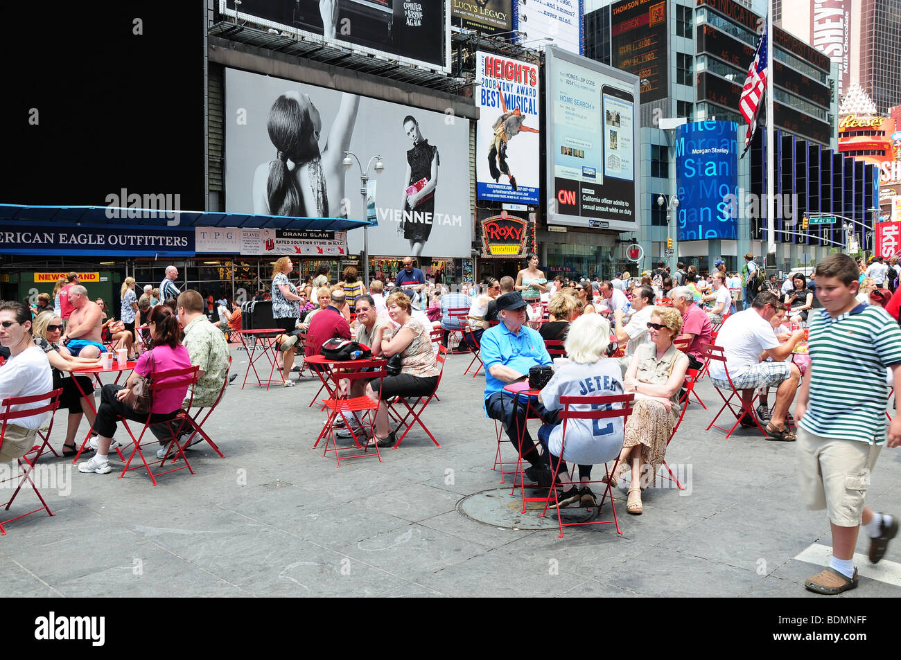 Times Square New York tagsüber sitzen Stockfoto