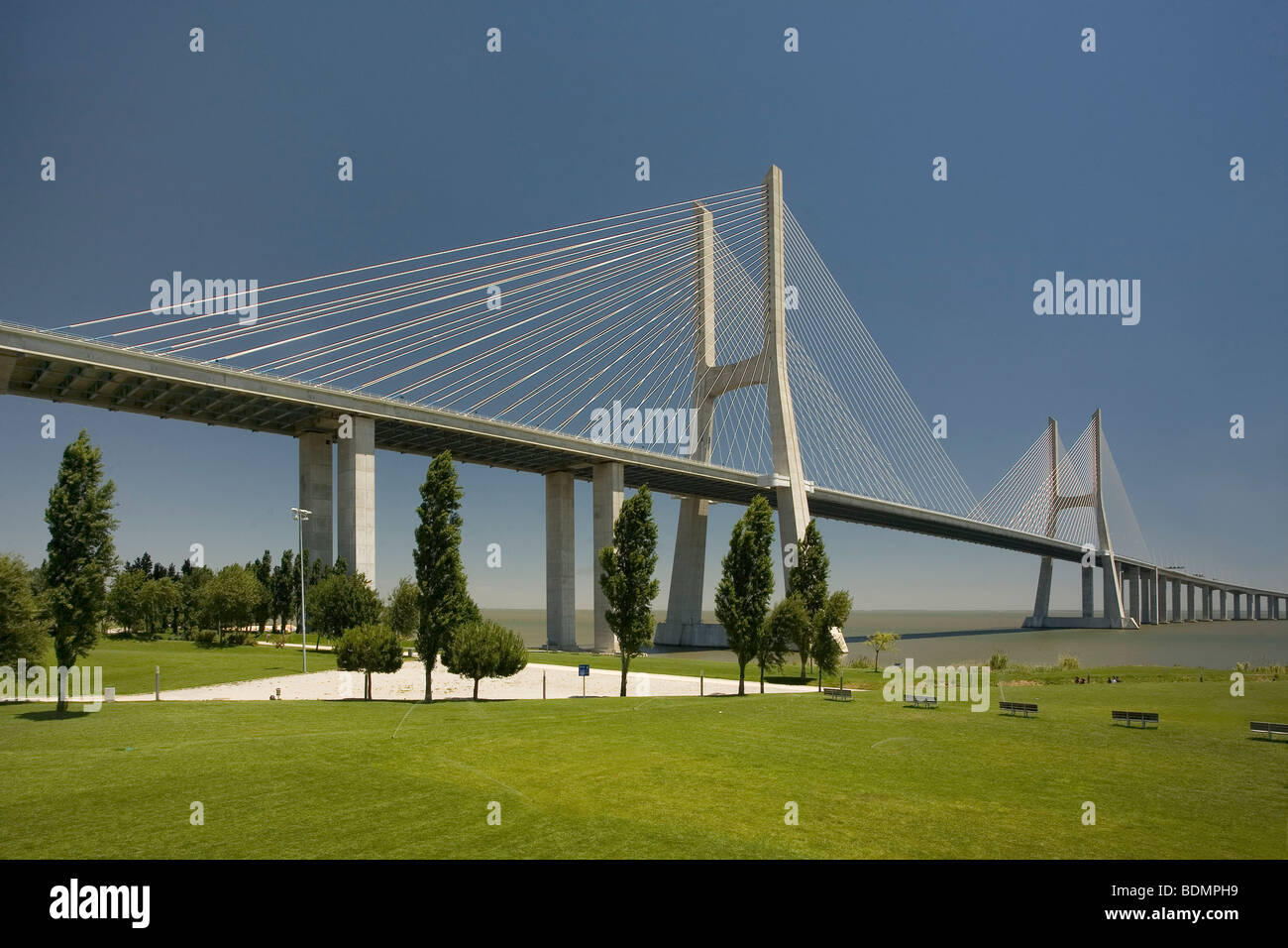 Lissabon Rodenkirchen Ponte Vasco da Gama von 1998 Schrägseilbrücke 17.185 Meter Lang Erbaut Zur Expo 98 Über Den Fluss Tejo Stockfoto