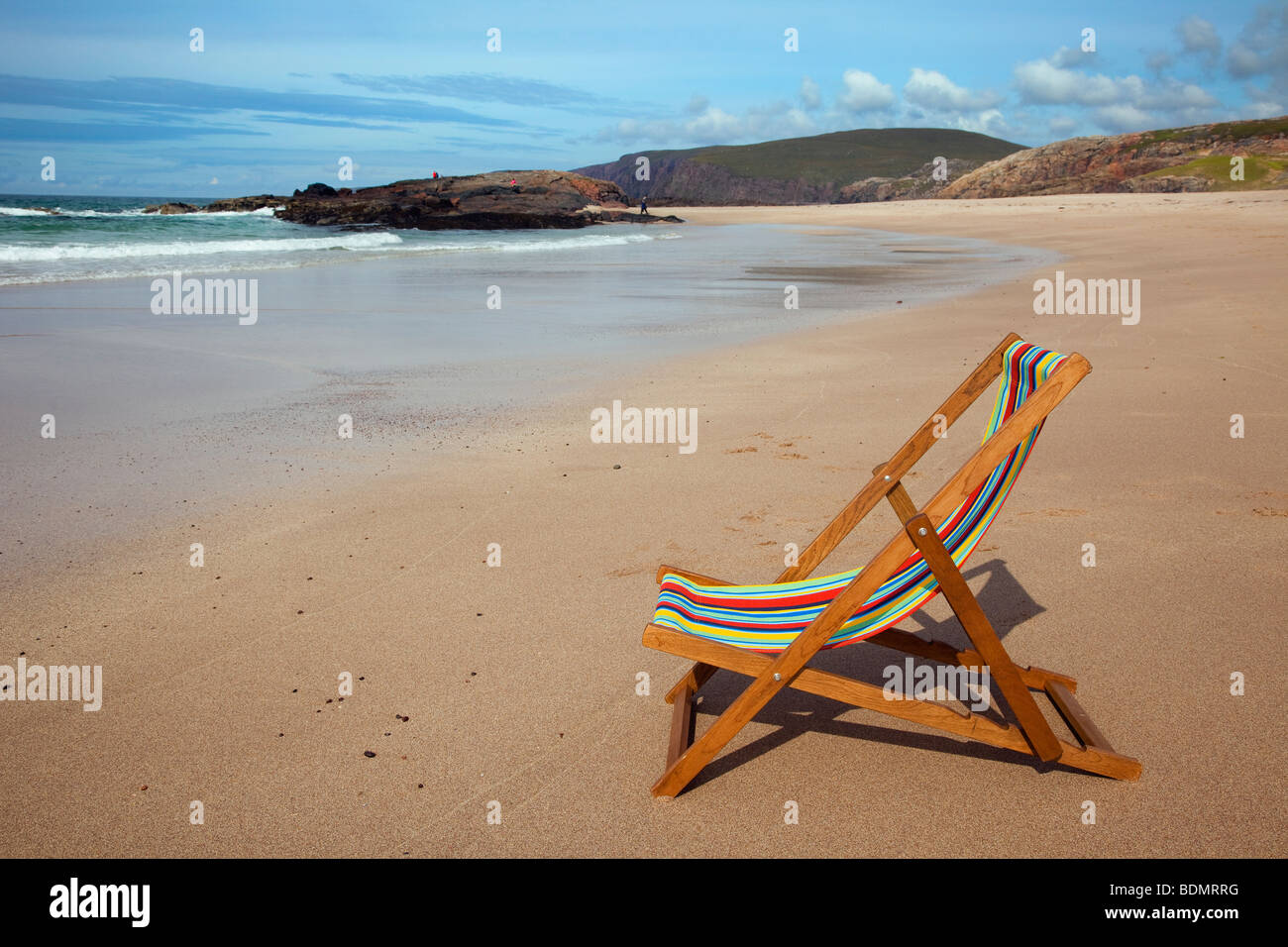 Liegestuhl am leeren Strand Sandwood Bay, Nordwest-Küste von Sutherland in den Highlands von Schottland, UK Stockfoto