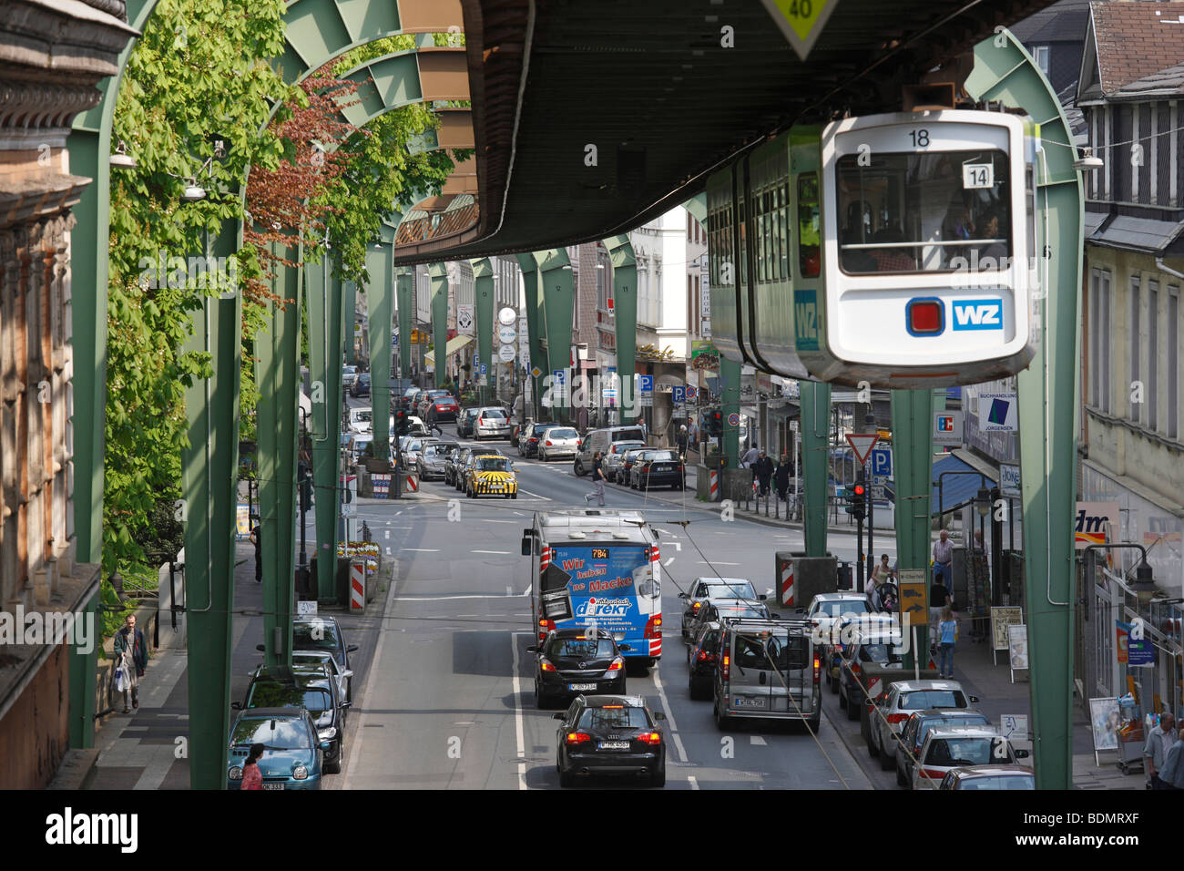 Wuppertal, Schwebebahn, Hängebahn von Wuppertal-Oberbarmen Nach Wuppertal-Vohwinkel Stockfoto