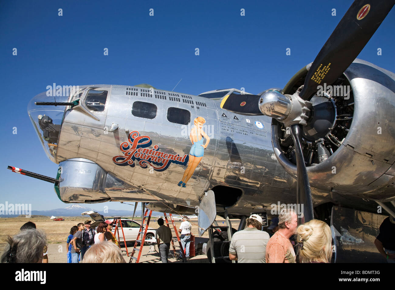 Bombadiers Fach und Nase Kanonier auf der Sentimental Journey, einem restaurierten Weltkrieg WWII Ära b-17 bomber Stockfoto