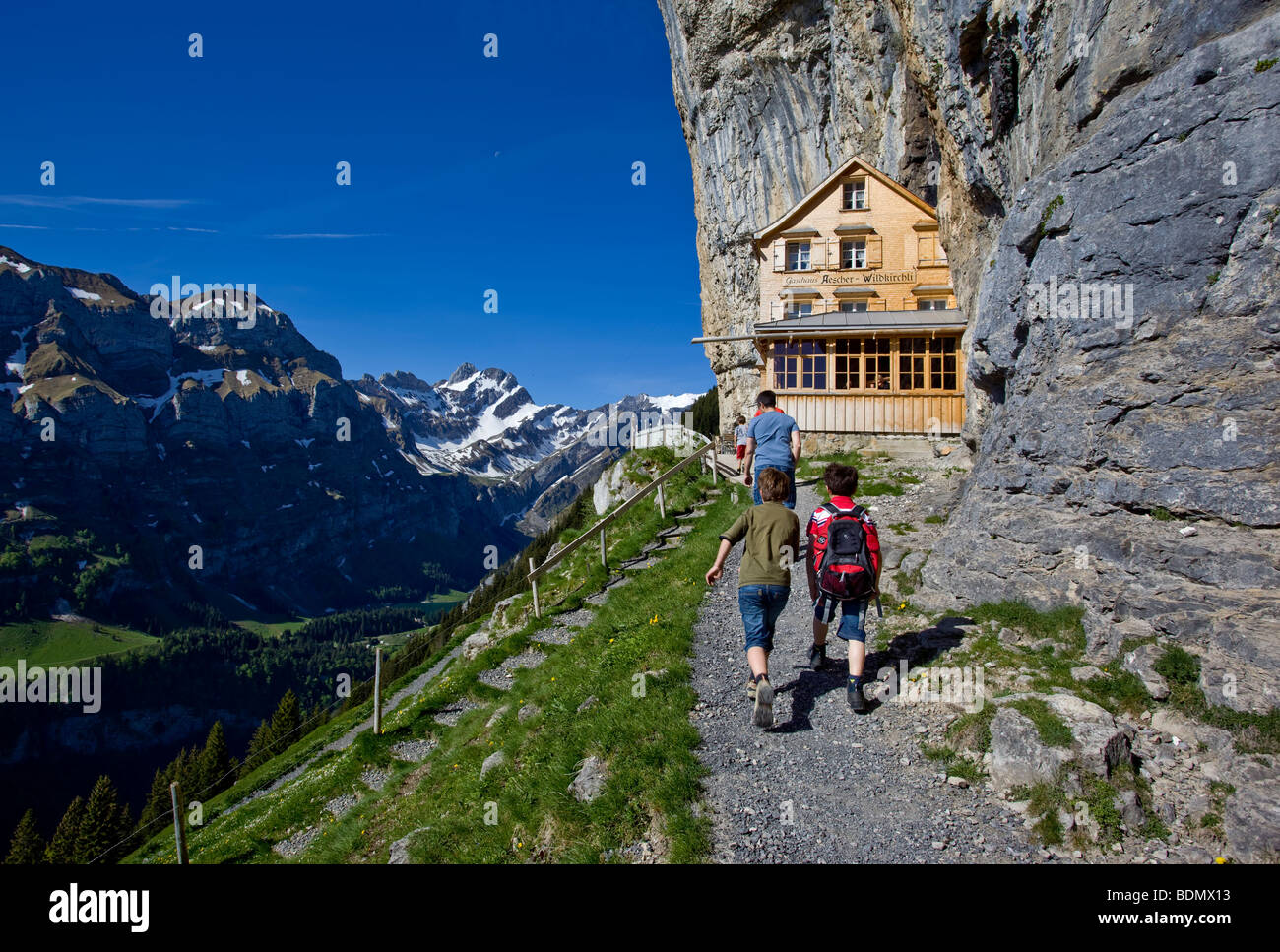 Gruppe von Wanderern, die Ankunft im Berggasthaus Aescher Appenzell Schweiz Stockfoto